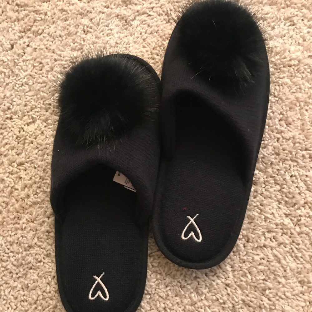 VS Slippers with fluffy pom pom